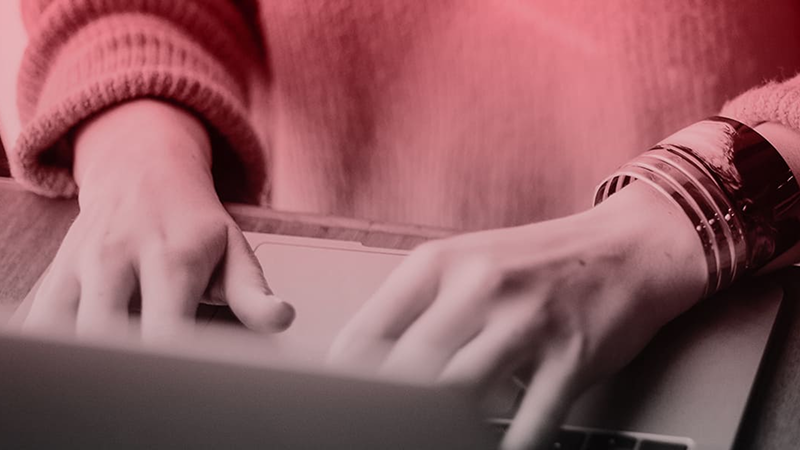 onlinebanking-banner Young woman using a computer for secure online banking in St. Louis with Gateway Metro Federal Credit Union